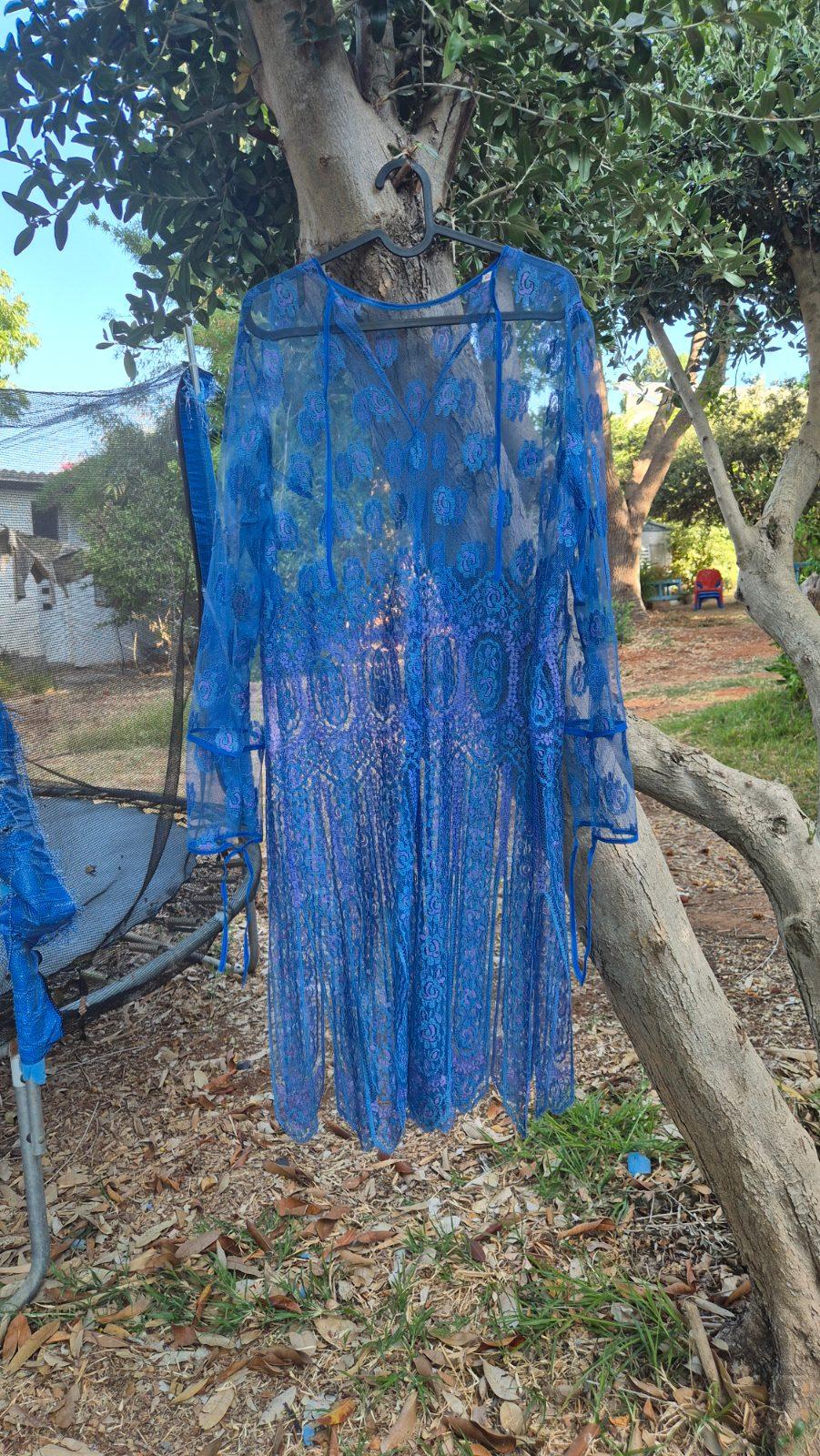 שמלה תחרה כחולה עם הדפס