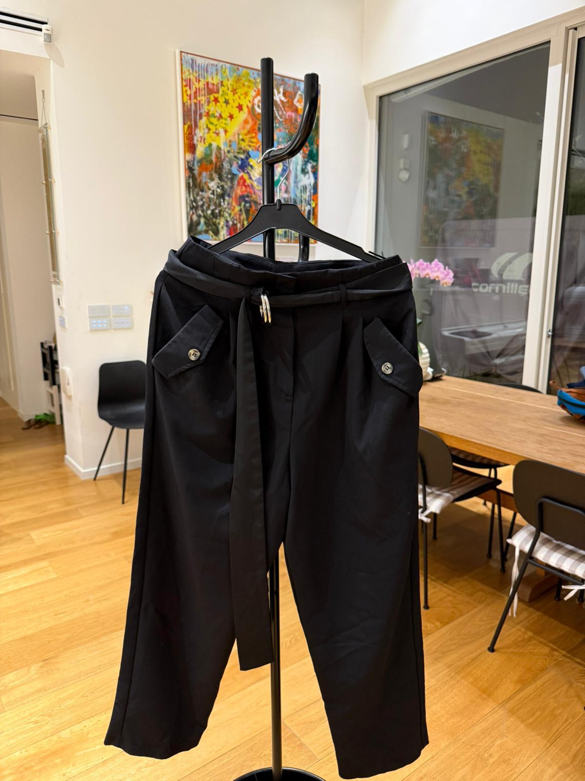 מכנסיים שחורים Ouzu Collection עם כיסים