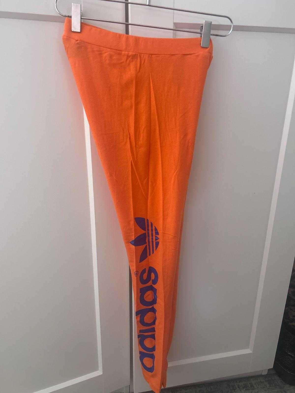 לגינס adidas כתום עם לוגו