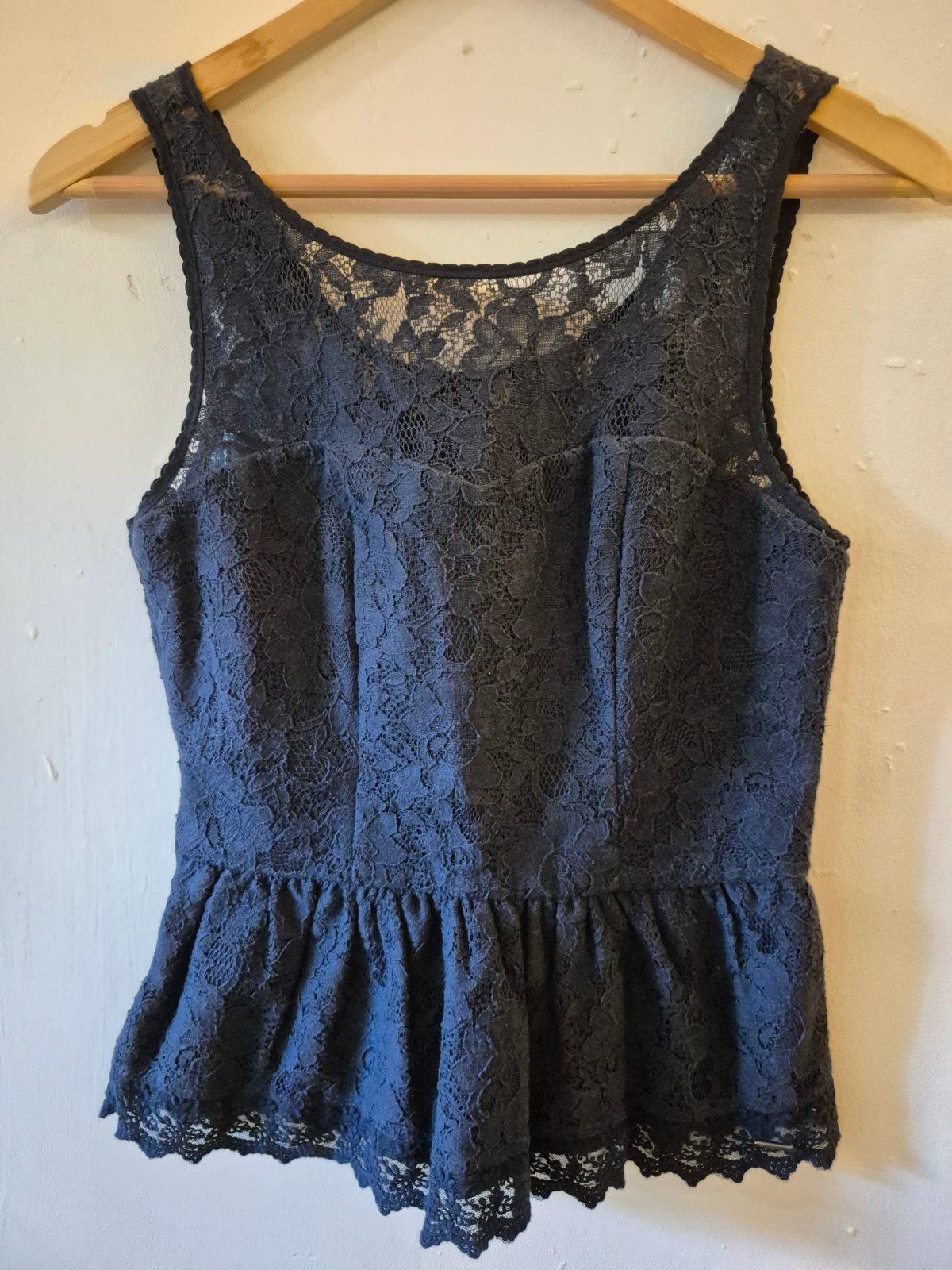 חולצת תחרה עם פלאום מ-Abercrombie & Fitch