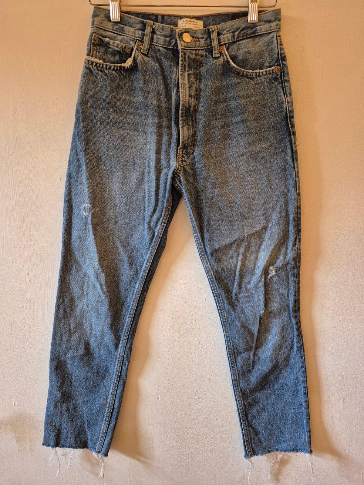 ג'ינס כחול Zara עם קצוות קרועים