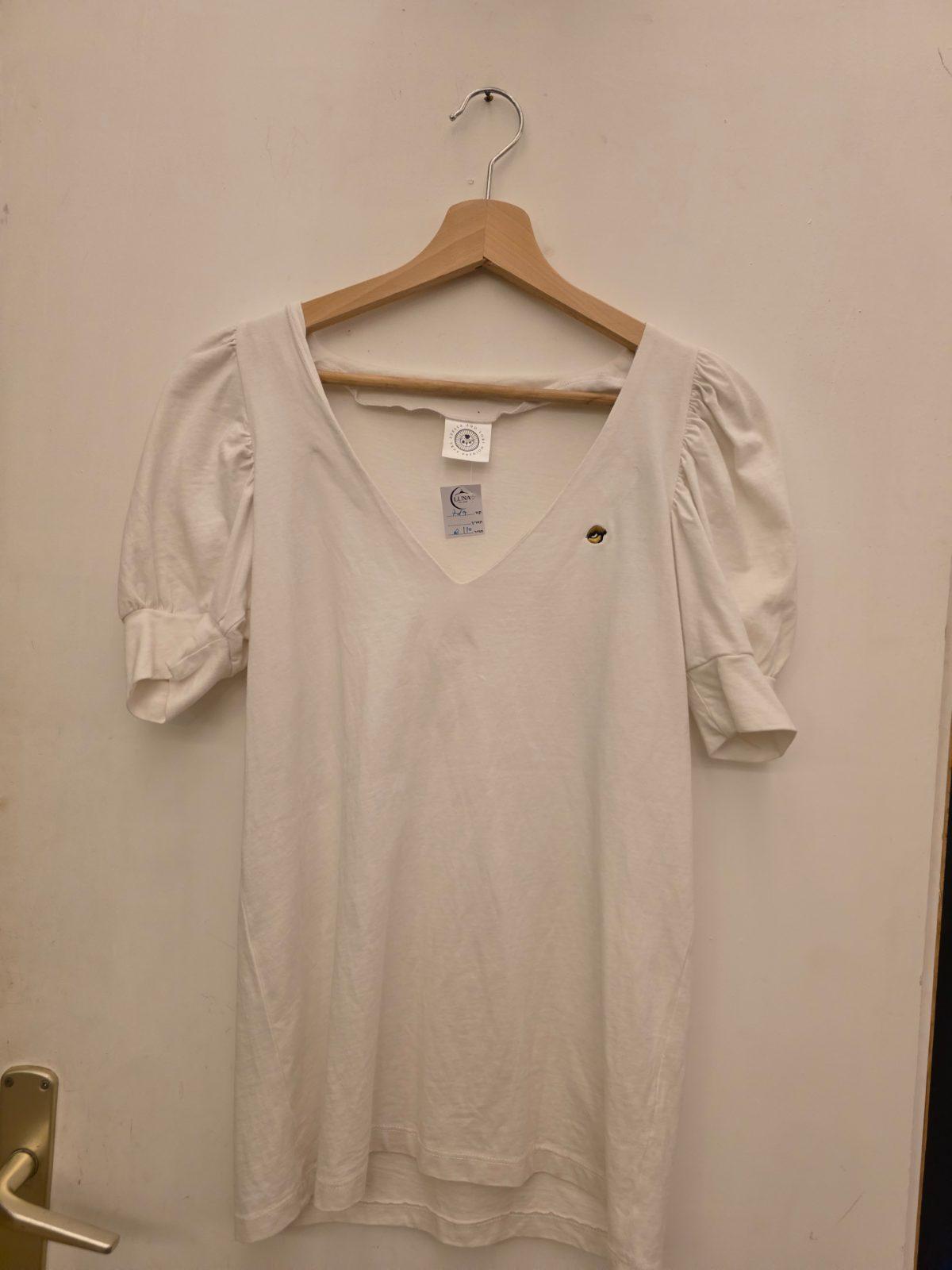 חולצת V-neck קרם עם שרוולים נפוחים