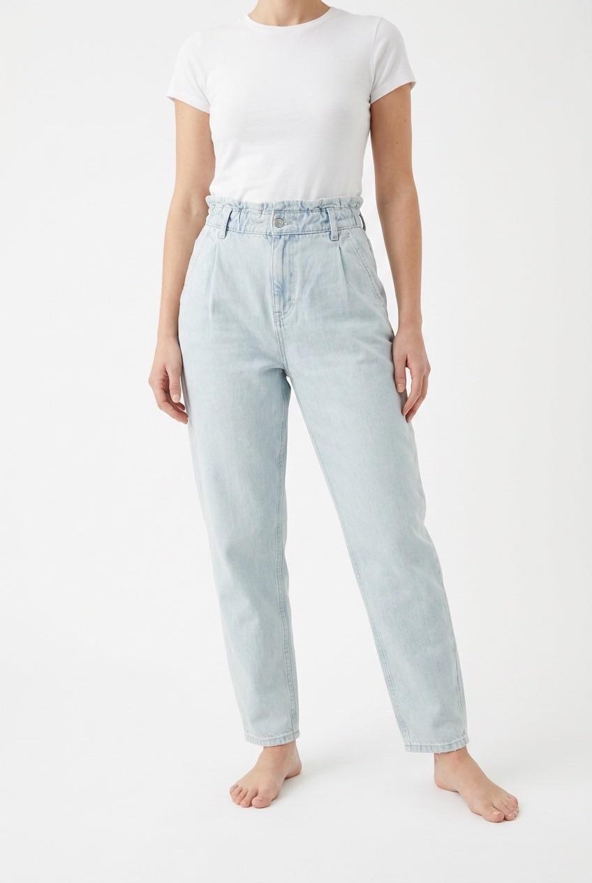 ג'ינס בגזרה ישרה Zara בצבע בז