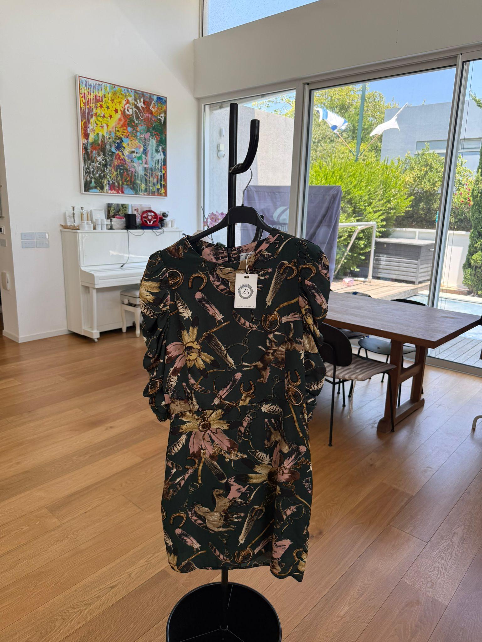 שמלה פרחונית שחורה עם הדפס חיות - Lilach Elegantly