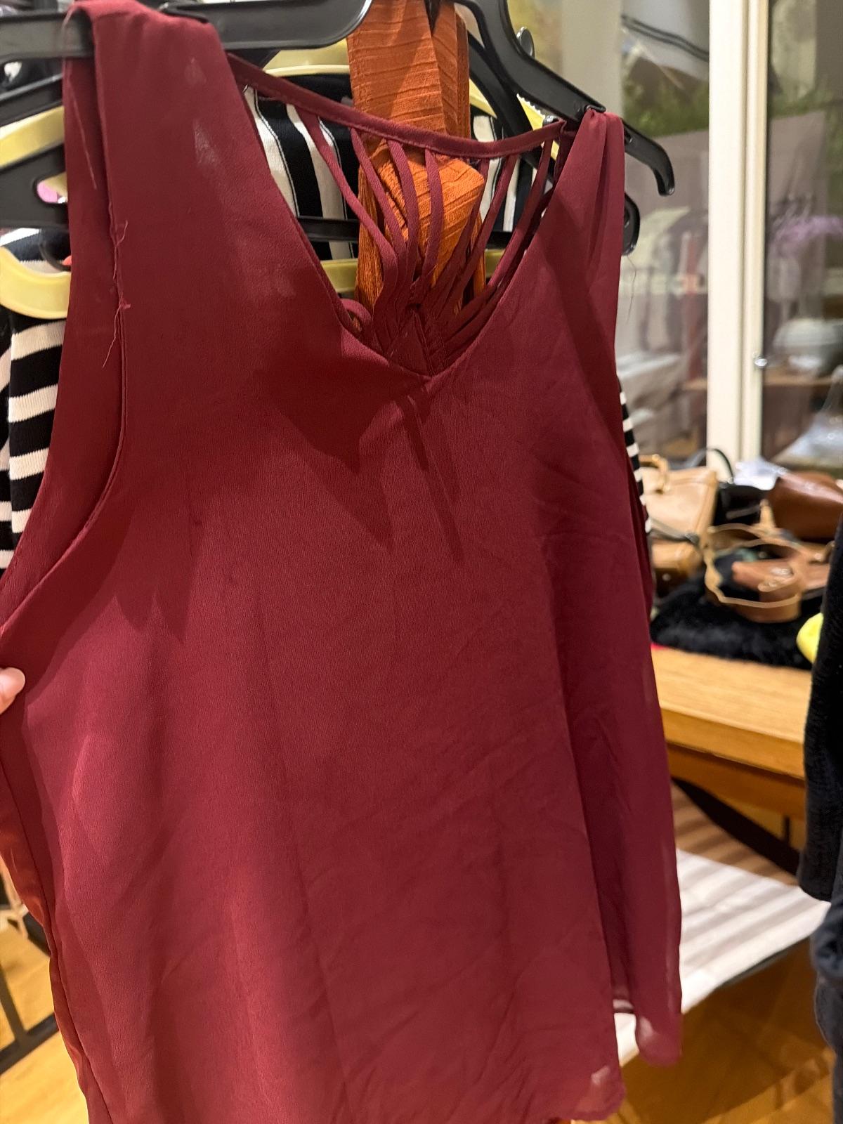 טופ בורדו עם V-neck