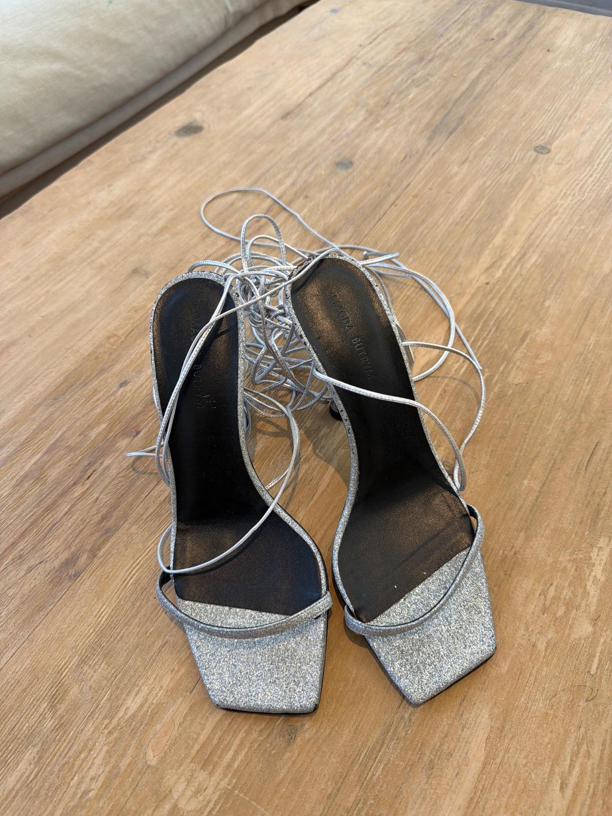נעלי עקב כסף Aquazzura עם שרוכים