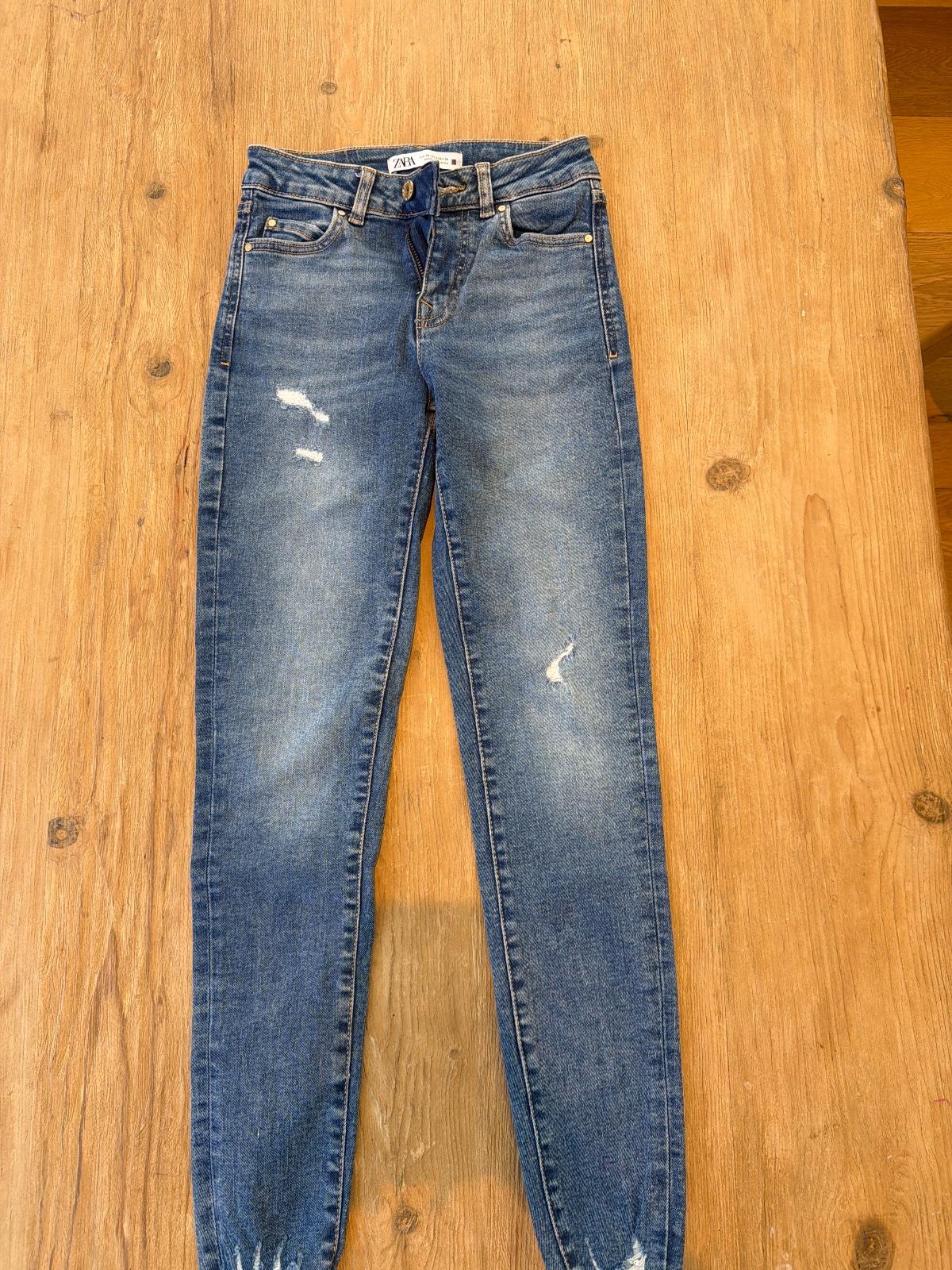 ג'ינס סקיני Zara כחול עם קרעים