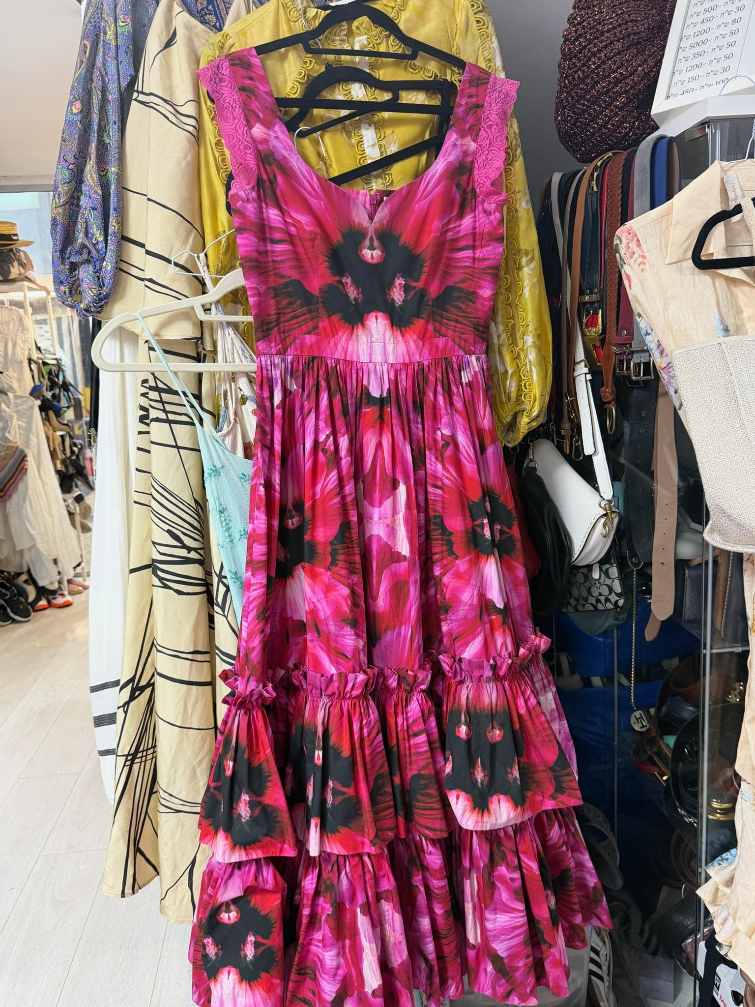 שמלת ערב Alexander McQueen עם הדפס פרחים בוורוד ושחור