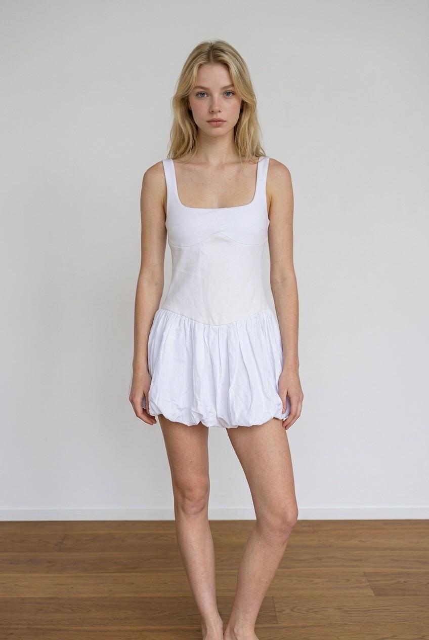 שמלת כותנה לבנה עם חצאית בועטת Zara