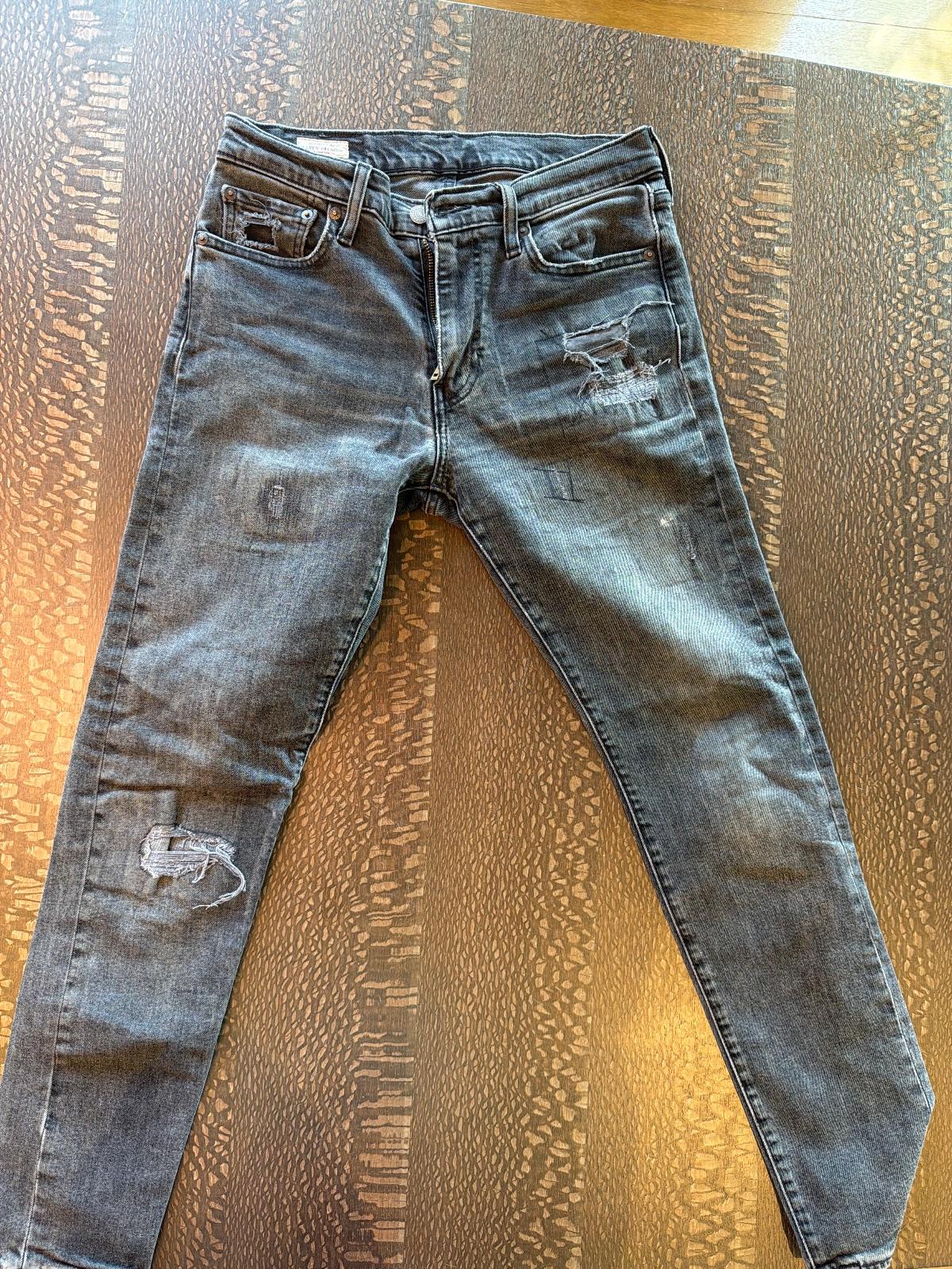 ג'ינס Levi's Premium כחול כהה עם קרעים