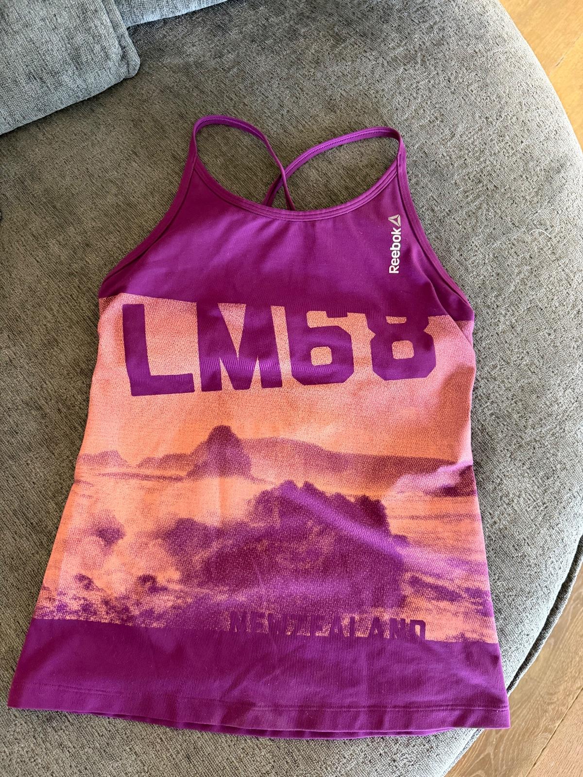 טופ ספורט Reebok LM536 בגוונים סגול וקורל