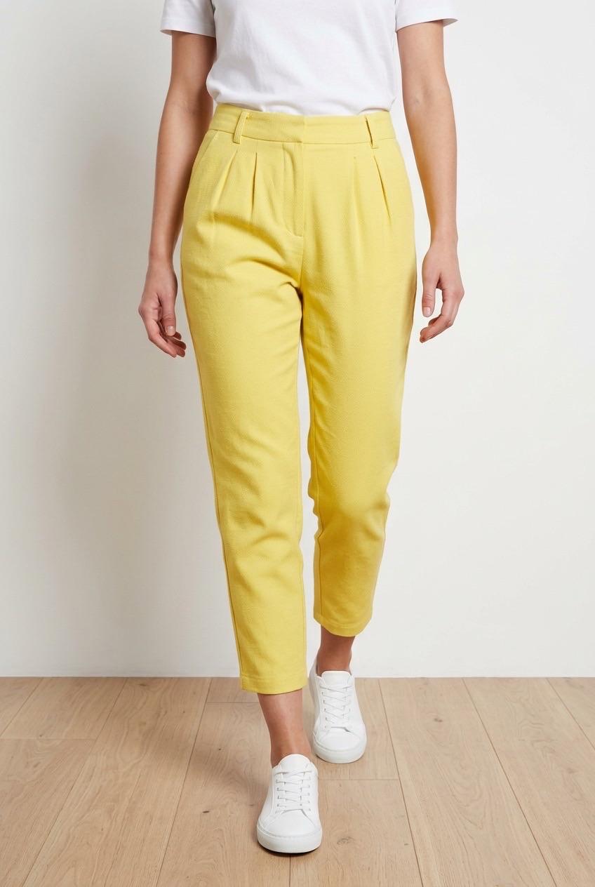מכנסיים צהובים Topshop - קרופ עם קפלים