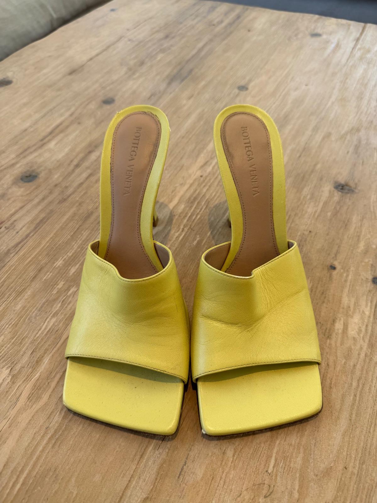 מולס עור צהוב Bottega Veneta