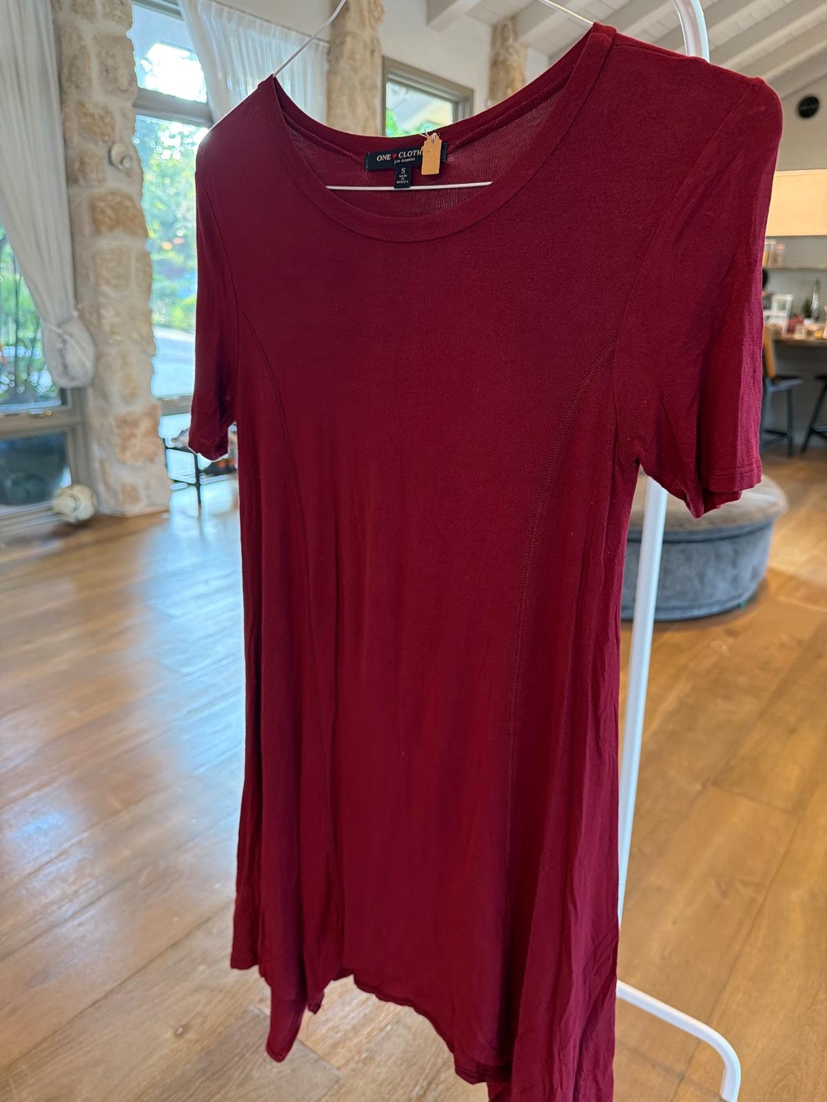 שמלת טי בורדו One Clothing