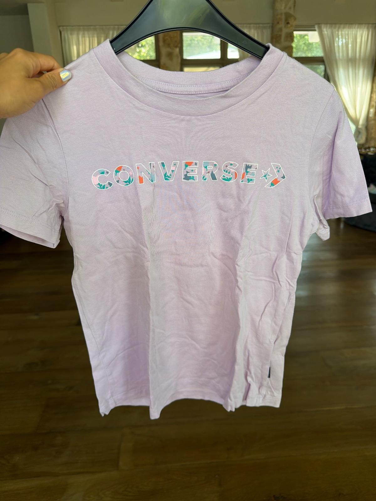 חולצת Converse סגול בהיר עם הדפס צבעוני