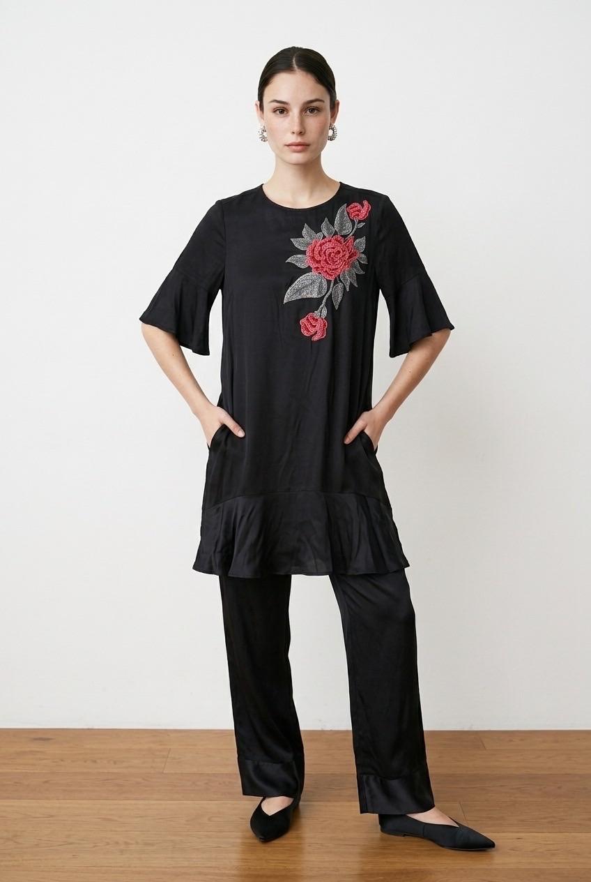 שמלה שחורה עם הדפס ורדים - Zara Basic