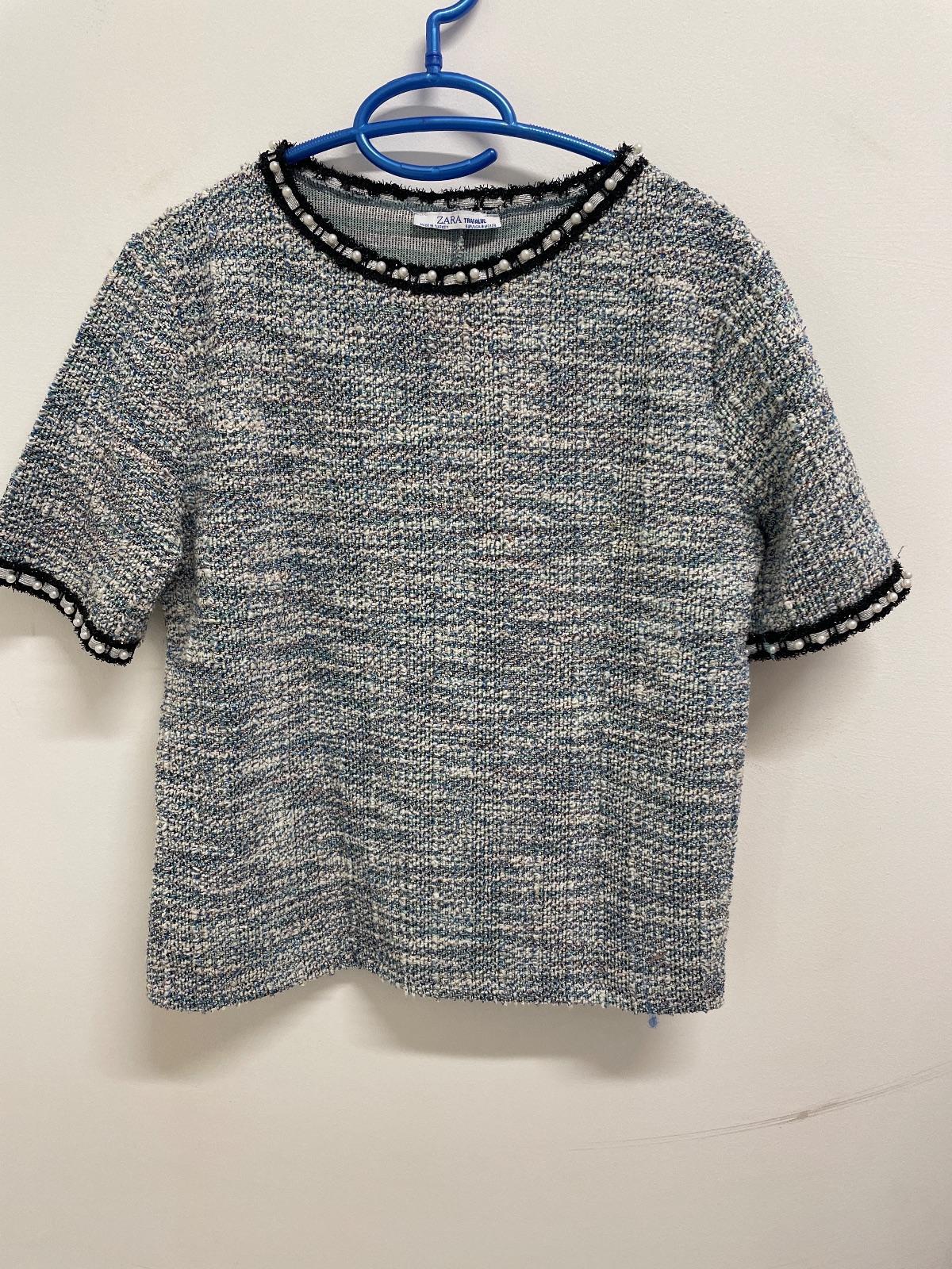 חולצת טי שרוול קצר Zara עם קישוטי חרוזים