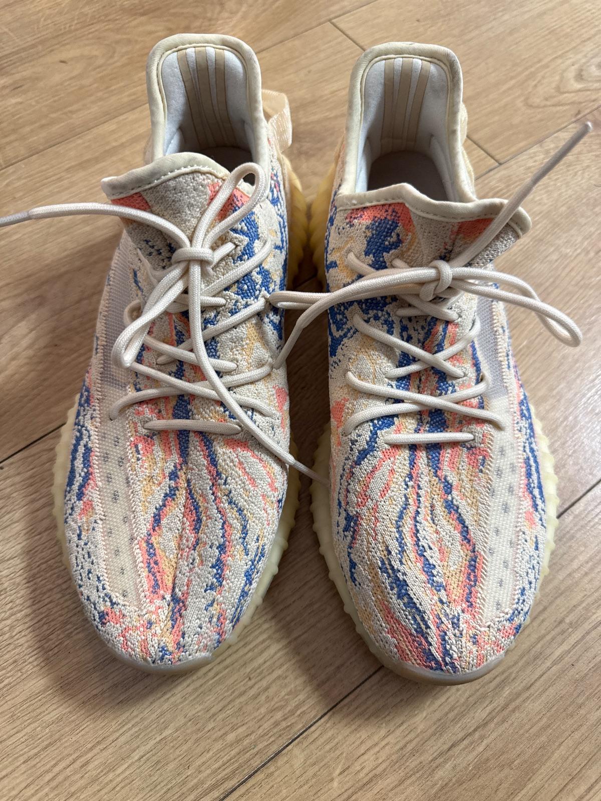 סניקרס Yeezy Boost 350 V2 בדוגמת ג'קארד