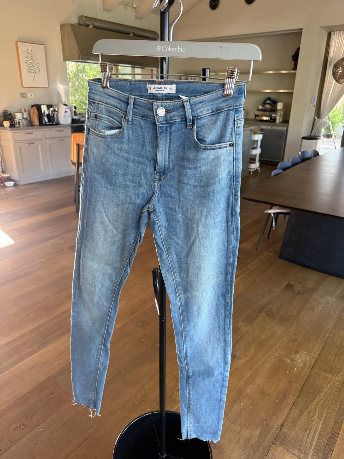 ג'ינס Pull & Bear בצבע כחול בהיר
