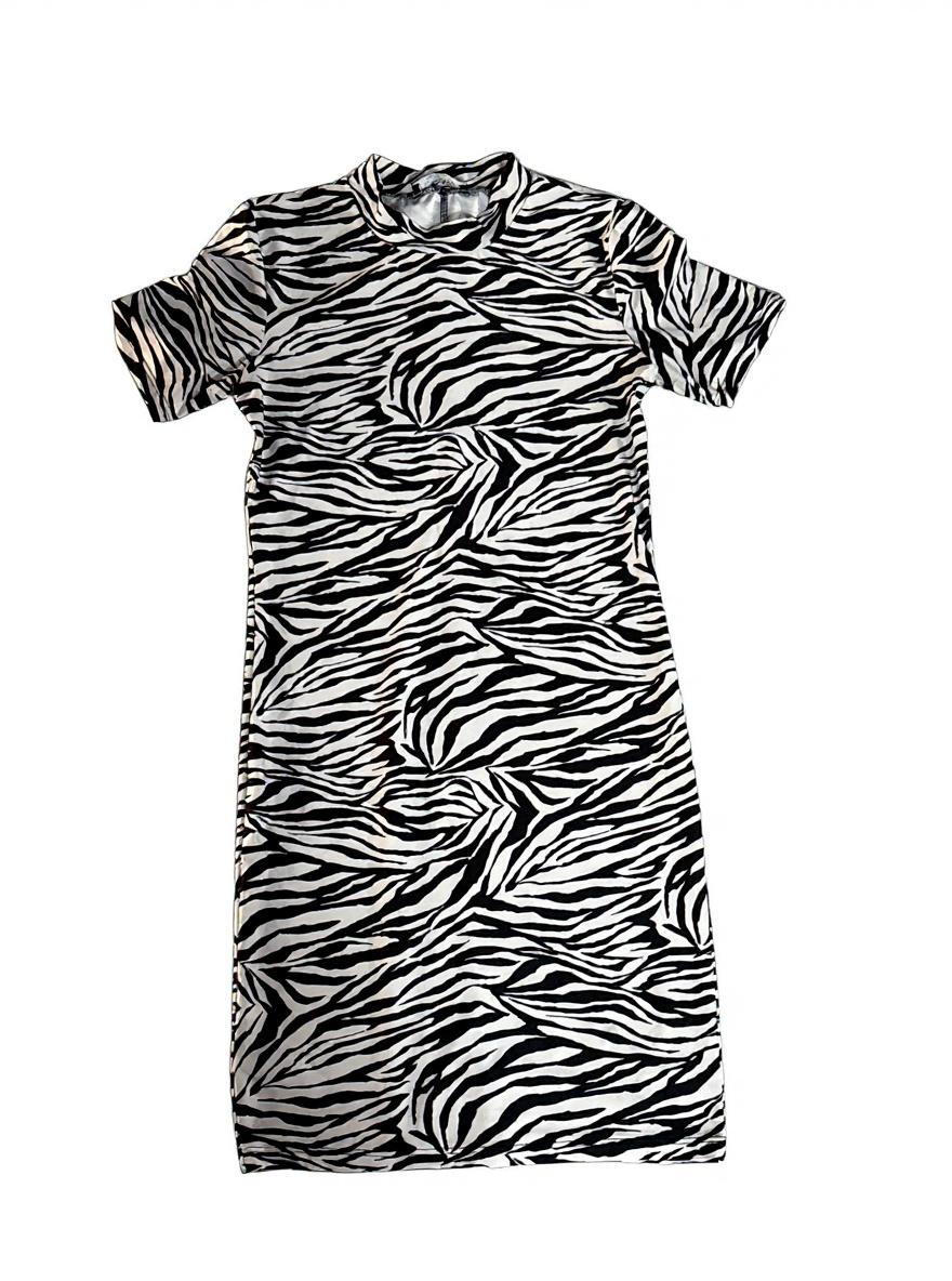 שמלת זברה שחור לבן Bershka