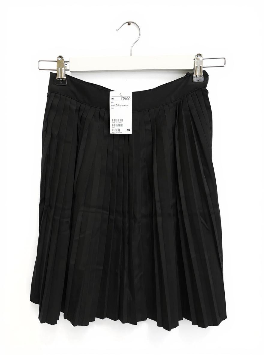 חצאית פליסה שחורה H&M